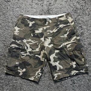 Old Navy Cargo Shorts Mens 33 Green Camouflage 9'' Inseam Lived In Flex Pockets
